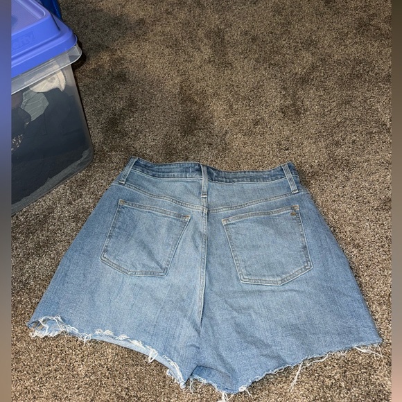 Super Cute and Comfy Madewell Jean Shorts! - Picture 2 of 4